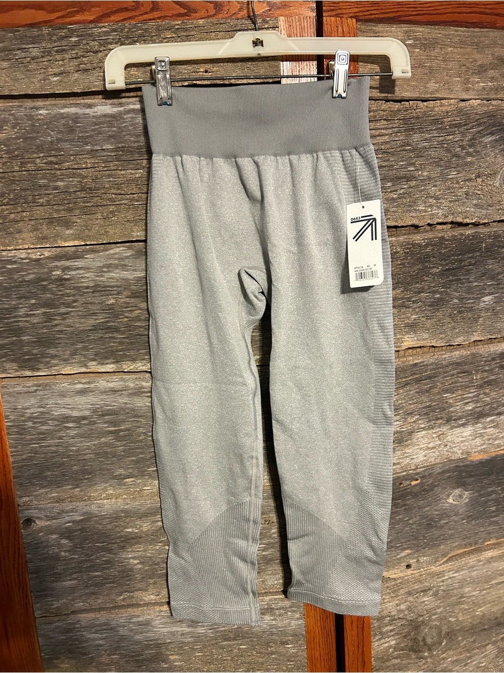 NWT New Balance for J.Crew seamless capri leggings Size Medium Moist Wicking